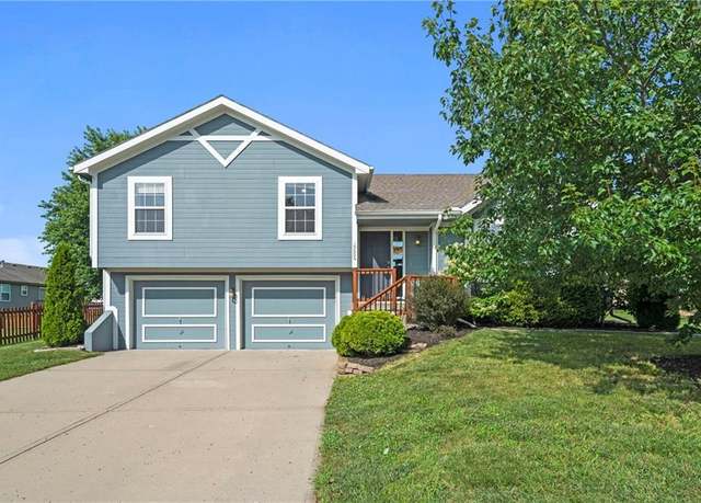 Property at 10606 N Skiles Ave, Kansas City, MO 64157, 3 beds, 2 baths