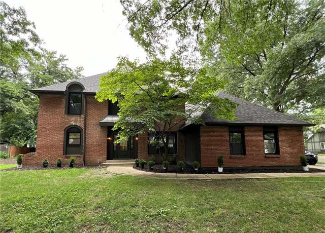 Property at 8200 W 101st St, Overland Park, KS 66212, 4 beds, 3 baths