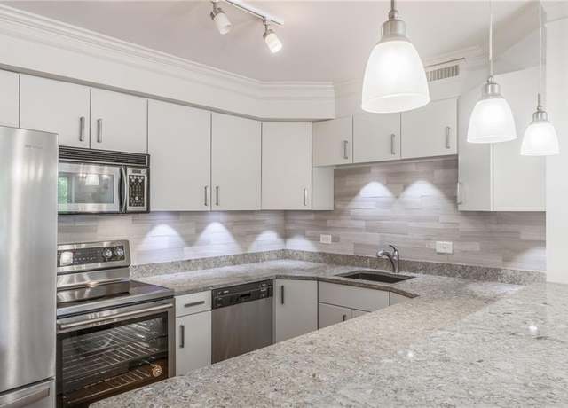Property at 310 W 49th St #606, Kansas City, MO 64112, 2 beds, 2 baths