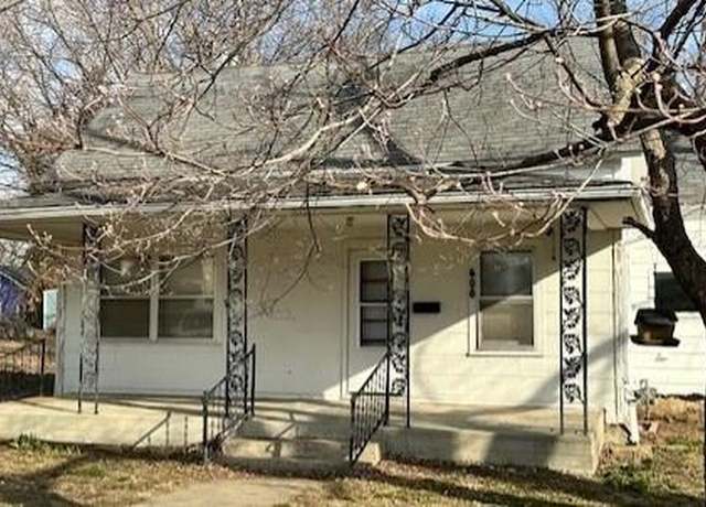 Property at 600 W Hunter St, Nevada, MO 64772, 3 beds, 1.5 baths