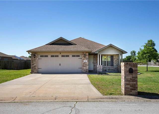 Property at 102 Zachary Ln, Carl Junction, MO 64834, 3 beds, 2 baths