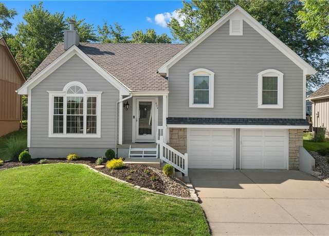 Property at 804 NE La Costa St, Lee's Summit, MO 64064, 3 beds, 3 baths