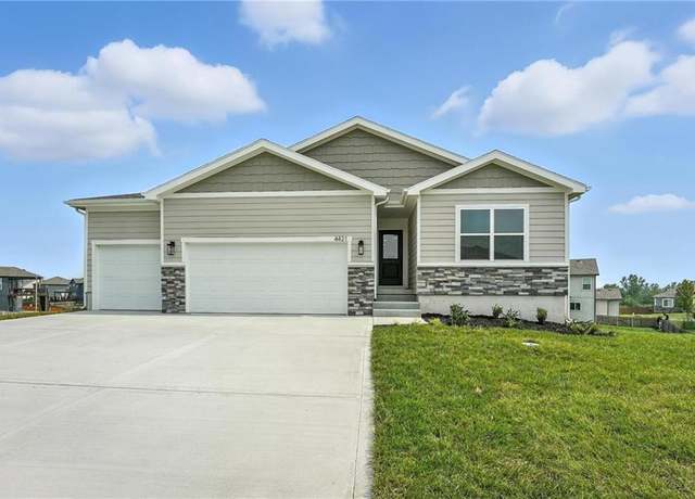 Property at 4421 SW Grindstone Cir, Lee's Summit, MO 64082, 3 beds, 3 baths