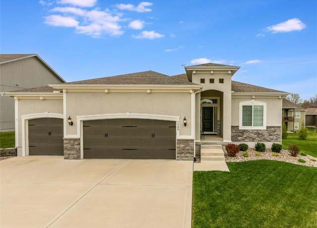 Property at 7465 NW Chambers St, Parkville, MO 64152, 4 beds, 3 baths
