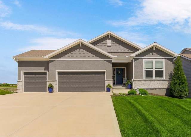 Property at 501 SW Brummel Rd, Lee's Summit, MO 64081, 4 beds, 3 baths