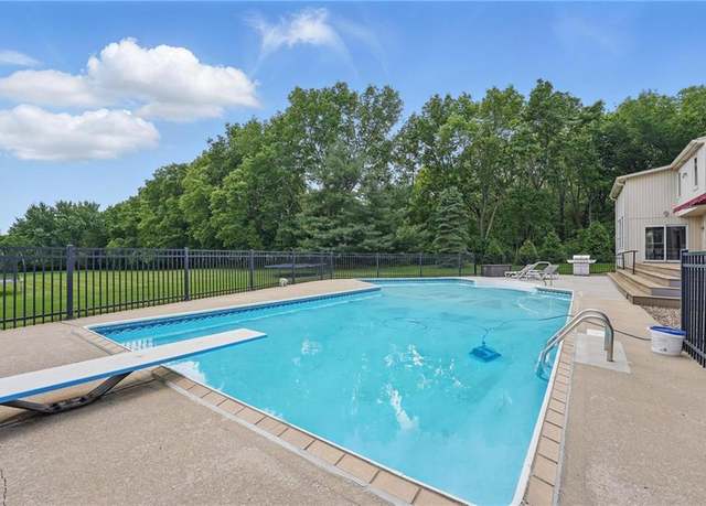 Property at 14927 S Caenen Ln, Olathe, KS 66062, 4 beds, 4.5 baths