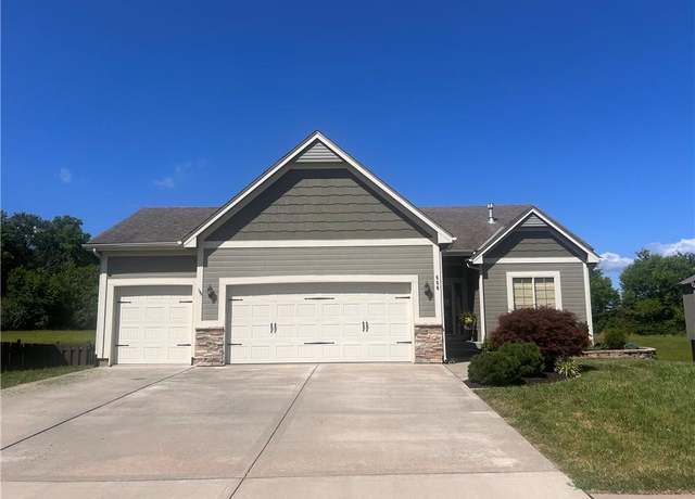 Property at 556 Avondale Ln, Raymore, MO 64083, 4 beds, 3 baths