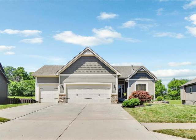 Property at 556 Avondale Ln, Raymore, MO 64083, 4 beds, 3 baths