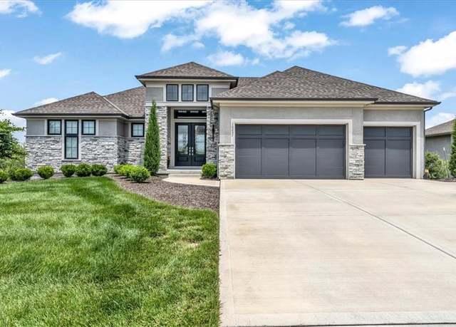 Property at 10237 N Bellefontaine Ave, Kansas City, MO 64155, 4 beds, 3.5 baths