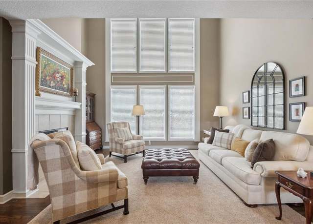 Property at 20617 W 95th St, Lenexa, KS 66220, 4 beds, 4.5 baths