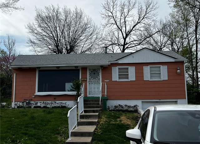 Property at 3445 E 54th St, Kansas City, MO 64130, 3 beds, 1.5 baths