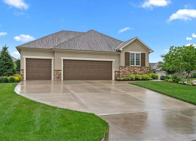 Property at 12052 W 138th Ct, Overland Park, KS 66221, 4 beds, 3 baths