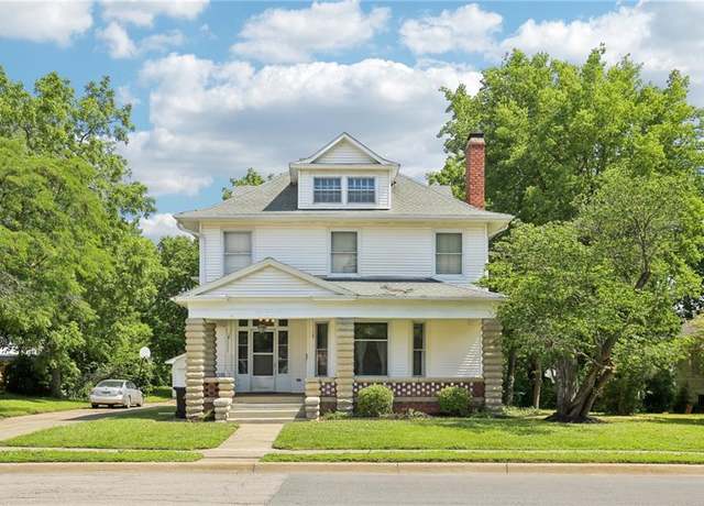 Property at 309 E Gay St, Warrensburg, MO 64093, 5 beds, 1.5 baths