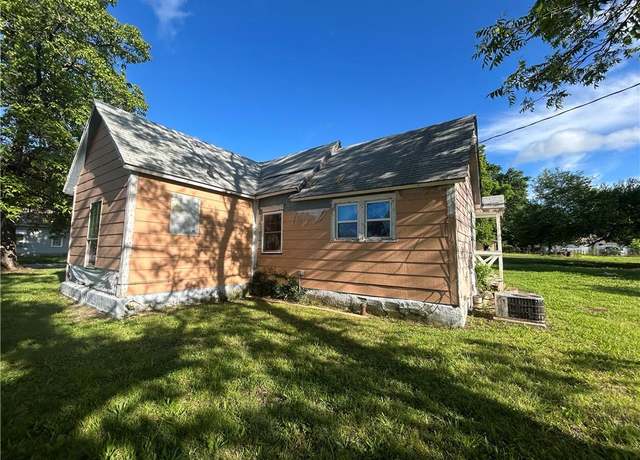 Property at 602 S Barbee St, Fort Scott, KS 66701, 2 beds, 1.5 baths