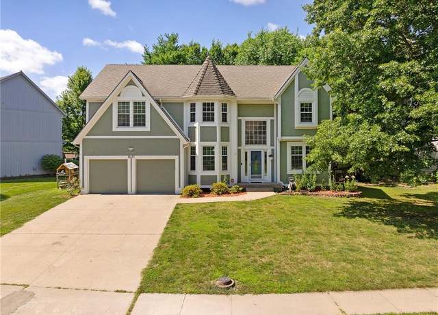 Property at 11417 W 117 Ter, Overland Park, KS 66210, 4 beds, 2.5 baths