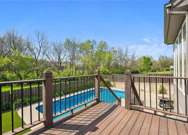 Property at 5608 NE Maybrook Cir, Lee's Summit, MO 64064, 4 beds, 3.5 baths