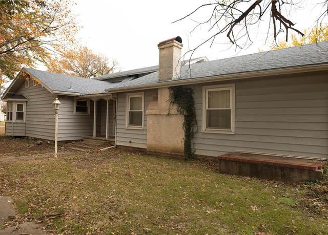 Property at 207 N Elm St, Coffeyville, KS 67337, 3 beds, 1.5 baths