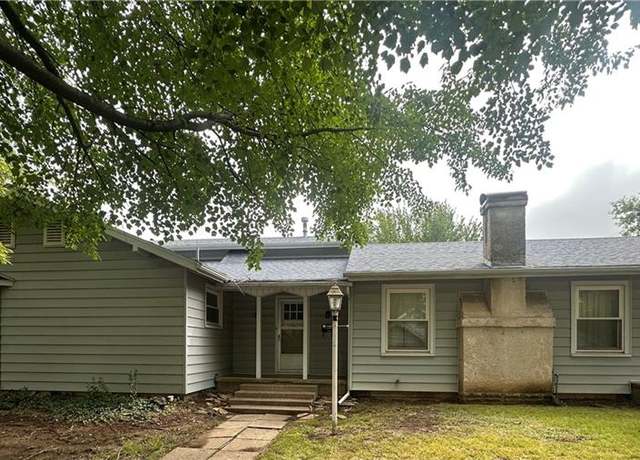Property at 207 N Elm St, Coffeyville, KS 67337, 3 beds, 1.5 baths
