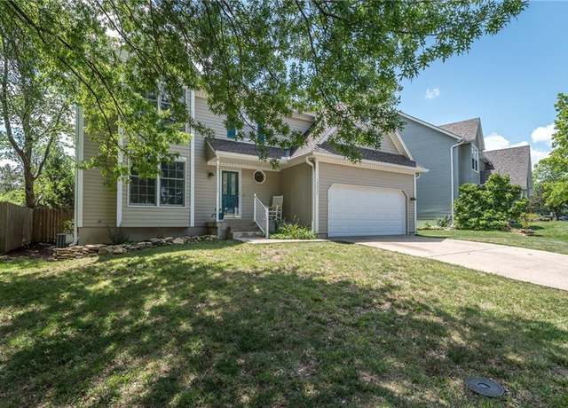 Property at 13237 S Foxridge Dr, Olathe, KS 66062, 4 beds, 2.5 baths