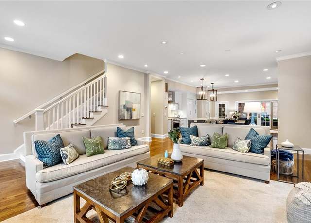 Property at 4959 Wyandotte St Unit 3E, Kansas City, MO 64112, 3 beds, 4.5 baths