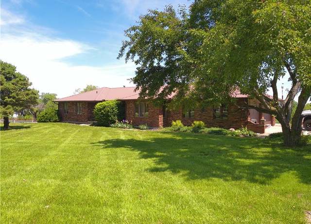Property at 27061 Willow Dr, Paola, KS 66071, 4 beds, 3 baths