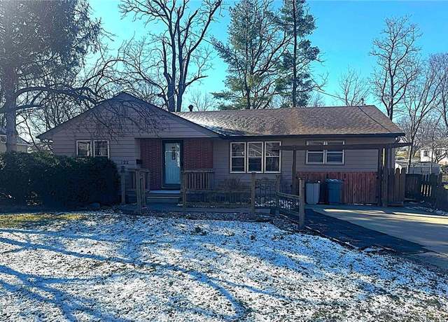 Property at 722 W 2nd St, Maryville, MO 64468, 2 beds, 1.5 baths