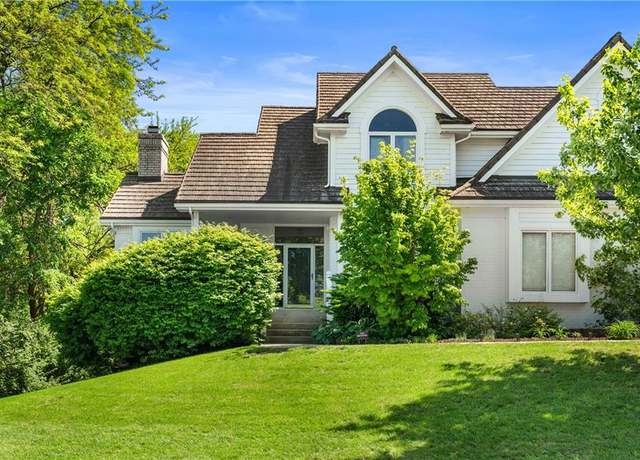 Property at 1813 SW Longview Ter, Lee's Summit, MO 64081, 5 beds, 3.5 baths