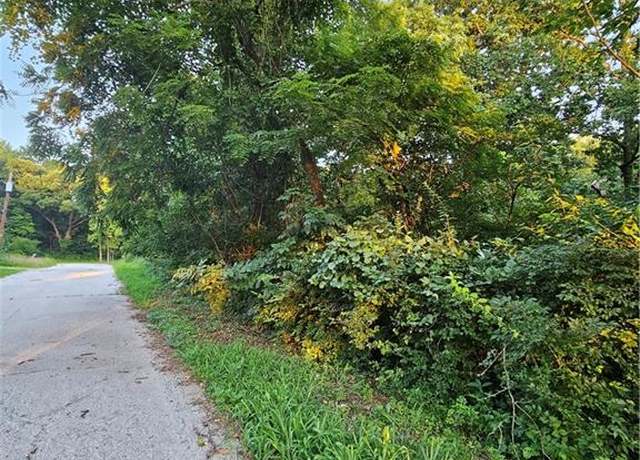 Property at 12105 E Anderson St, Independence, MO 64054