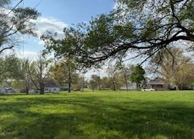 Property at 815 Shawnee St, Hiawatha, KS 66434
