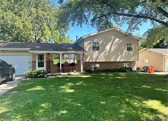 Property at 1613 Frankie Ln, St Joseph, MO 64503, 4 beds, 2.5 baths
