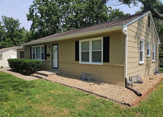 Property at 10413 Richmond Ave, Kansas City, MO 64134, 3 beds, 1.5 baths