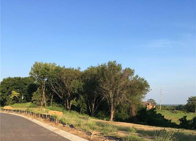 Property at 5408 Lakewood St, Kansas City, KS 66106