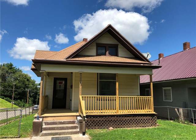 Property at 2601 Duncan St, St Joseph, MO 64507, 3 beds, 2 baths
