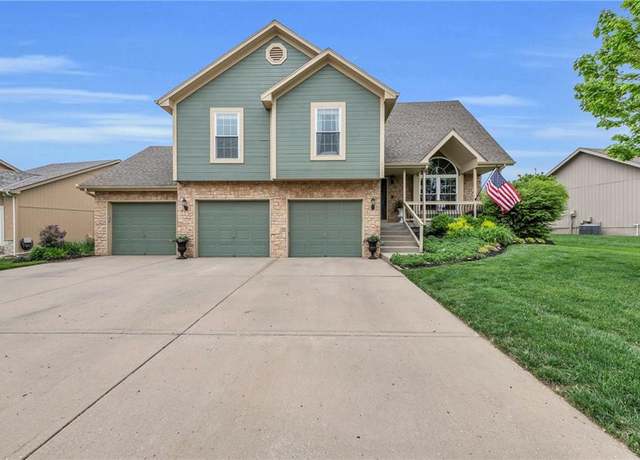 Property at 8108 NE 112th St, Kansas City, MO 64157, 4 beds, 2.5 baths