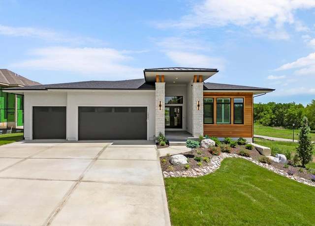 Property at 10841 S Green Rd, Olathe, KS 66061, 5 beds, 3.5 baths