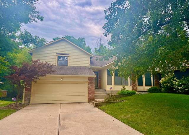 Property at 619 E 120th St, Kansas City, MO 64145, 3 beds, 3 baths
