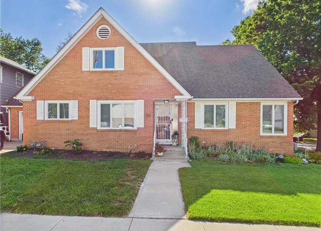 Property at 200 S College St, Warrensburg, MO 64093, 5 beds, 3 baths