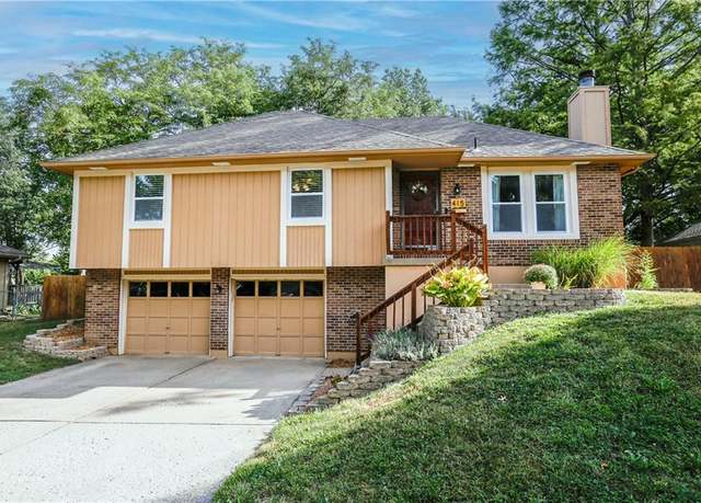 Property at 415 NE Corsicana St, Lee's Summit, MO 64086, 3 beds, 2 baths