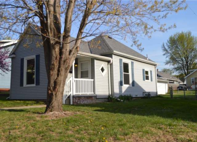 Property at 3204 Lafayette St, St Joseph, MO 64507, 2 beds, 1 bath