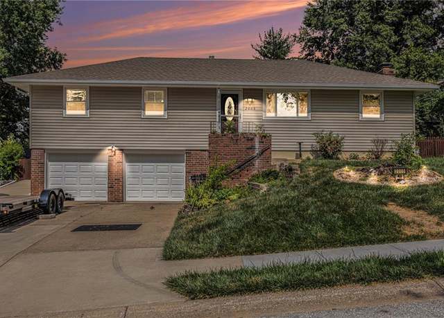 Property at 2005 Manor Pl, Blue Springs, MO 64015, 3 beds, 1.5 baths