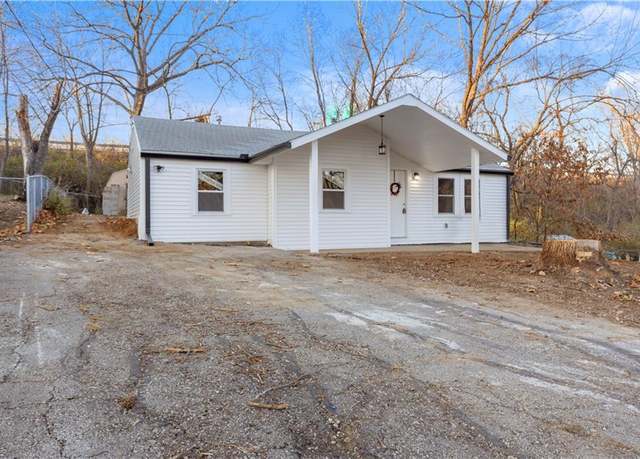 Property at 5218 NE Barnes Ave, Kansas City, MO 64118, 3 beds, 1 bath