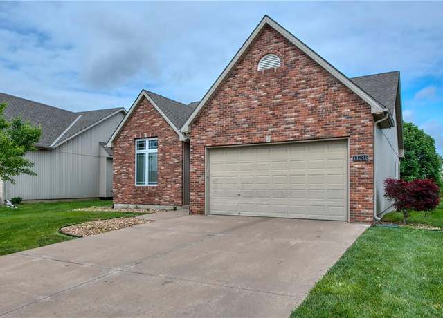 Property at 11246 N Randolph Ave, Kansas City, MO 64157, 2 beds, 2 baths
