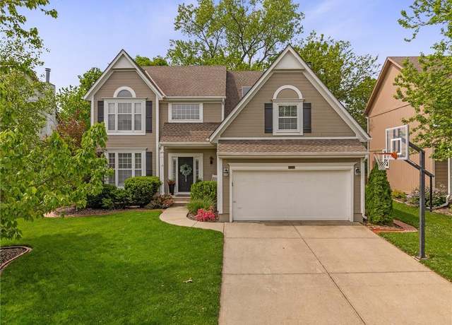 Property at 11203 W 116th Ter, Overland Park, KS 66210, 4 beds, 2.5 baths