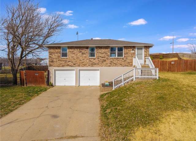 Property at 4531 N Bellaire Ave, Kansas City, MO 64117, 3 beds, 1.5 baths