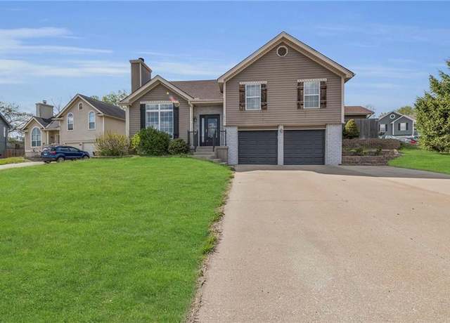 Property at 1013 NW Creek Side Cir, Blue Springs, MO 64015, 3 beds, 2 baths