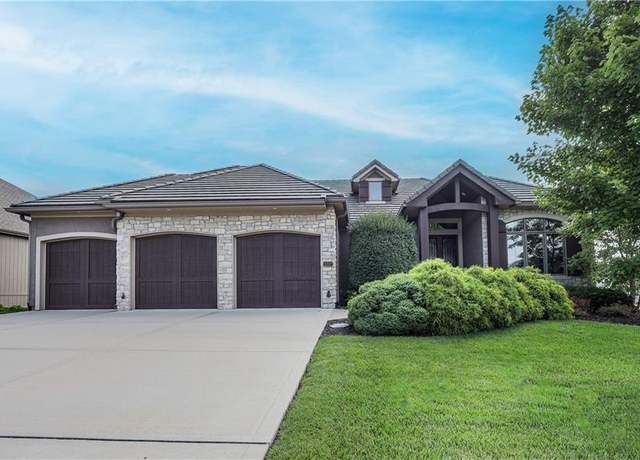 Property at 1217 Kingsland Cir, Raymore, MO 64083, 4 beds, 4.5 baths