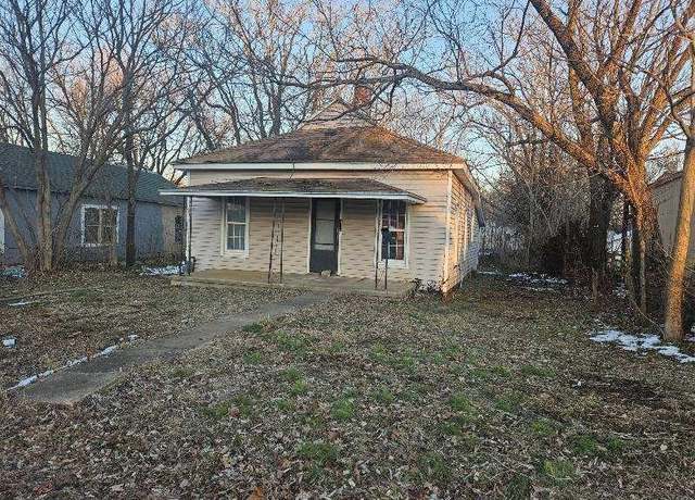 Property at 511 Couch St, Fort Scott, KS 66701, 2 beds, 1 bath