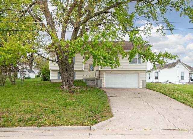 Property at 1115 E Cooper St, Maryville, MO 64468, 3 beds, 2 baths