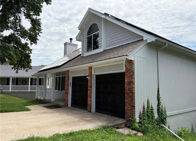 Property at 1311 SW 25th St, Blue Springs, MO 64015, 3 beds, 2.5 baths