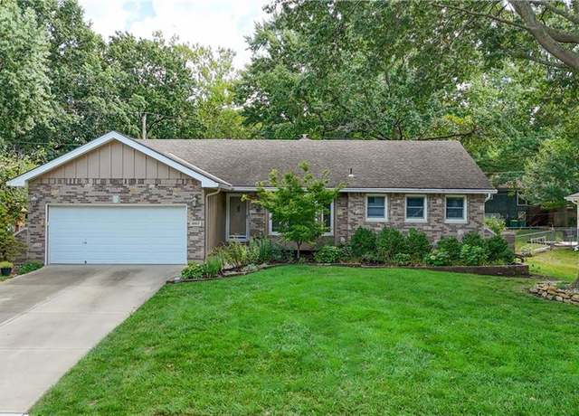 Property at 10015 Rosehill Rd, Lenexa, KS 66215, 3 beds, 3 baths